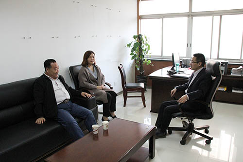 建設(shè)集團(tuán)與12名退二線(xiàn)中層管理人員談心談話(huà)